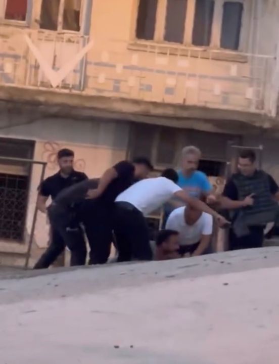 İzmir’de hareketli anlar: Eşini ve kendini rehin aldı!