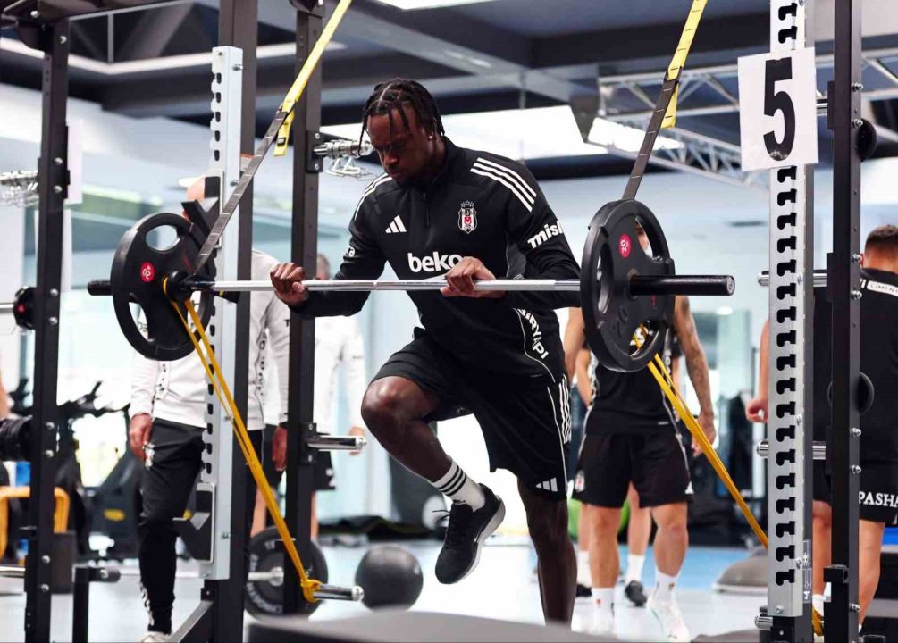 Beşiktaş, salonda çalıştı