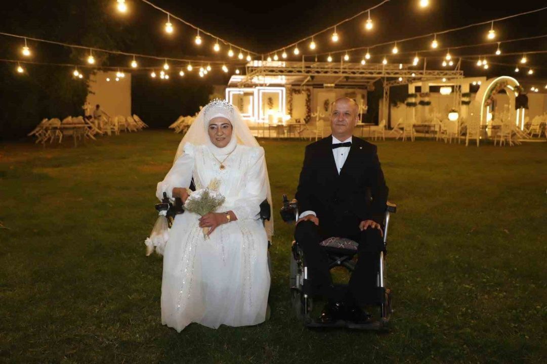 Turgutlu'da sevgi engel tanımadı! Unutulmaz düğün