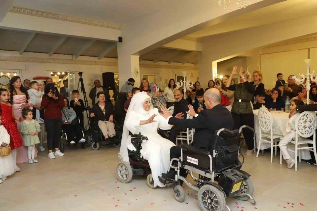 Turgutlu'da sevgi engel tanımadı! Unutulmaz düğün