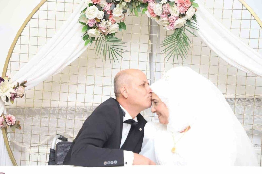 Turgutlu'da sevgi engel tanımadı! Unutulmaz düğün