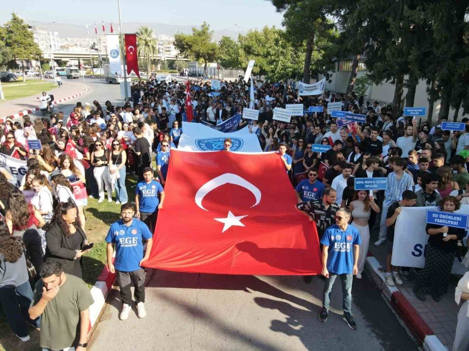 Ege Üniversitesinde öğrenci kulüplerine yoğun ilgi