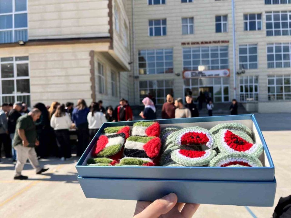 Manisa'da liseden Gazze’ye yardım