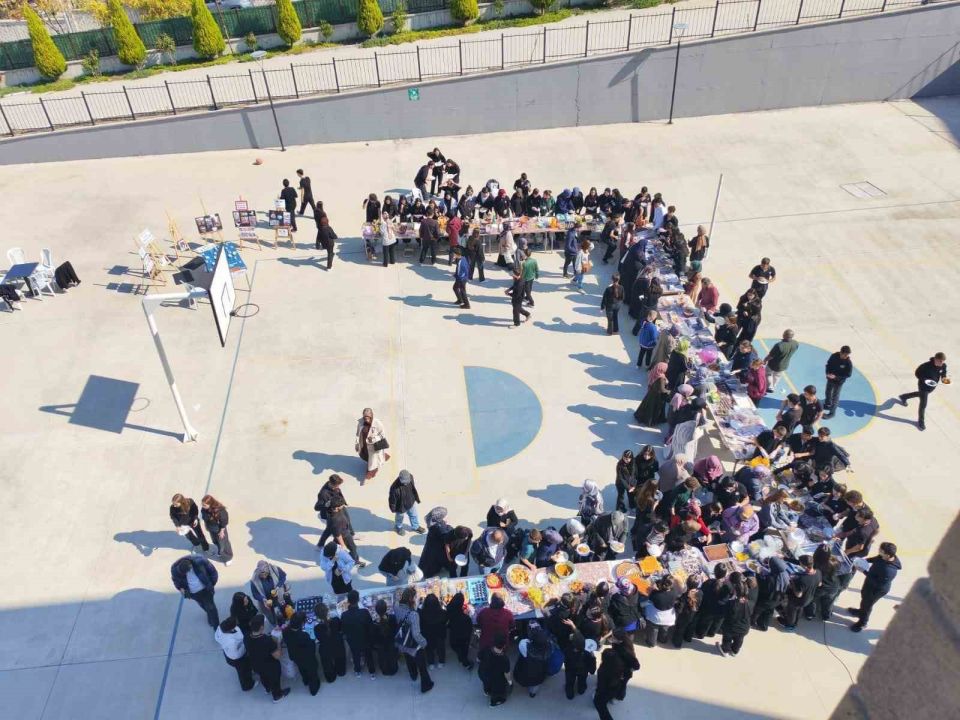 Manisa'da liseden Gazze’ye yardım