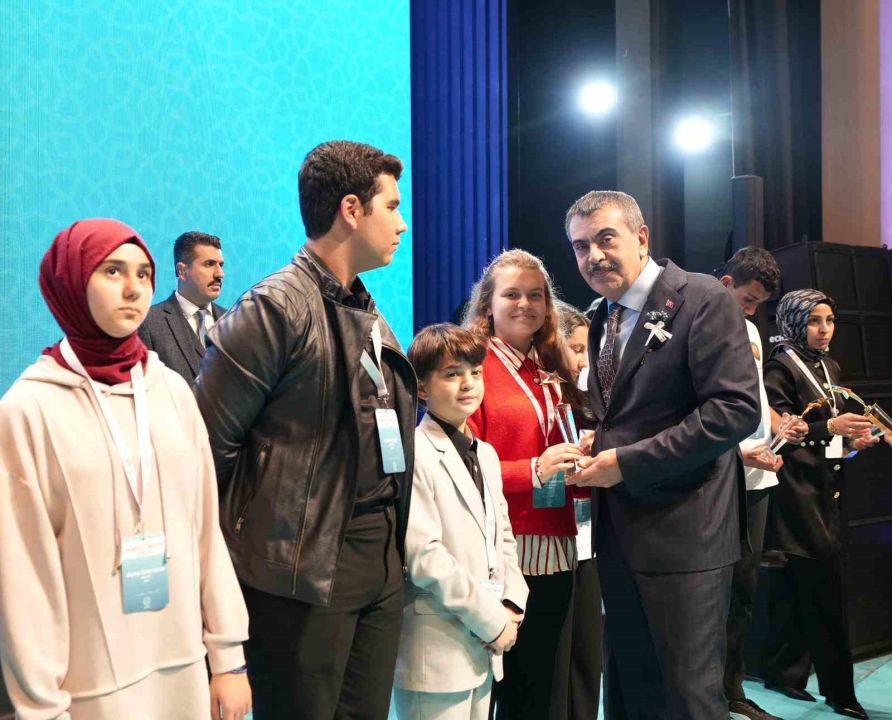 Bakan Tekin: "İmam hatip okullarında kaliteyi artırmaya yönelik çalışmalar yürütüyoruz"