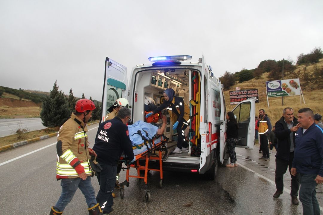 Turgutlu'ya geliyorlardı... 1 yaşındaki bebek öldü 5 kişi yaralandı