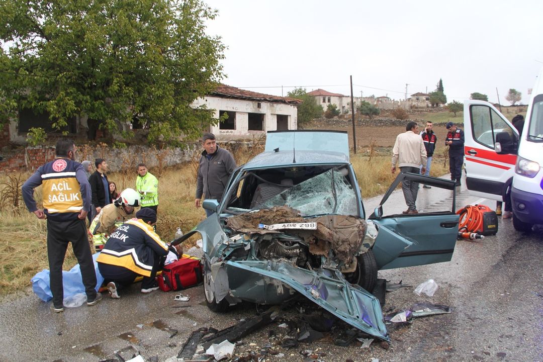 Turgutlu'ya geliyorlardı... 1 yaşındaki bebek öldü 5 kişi yaralandı