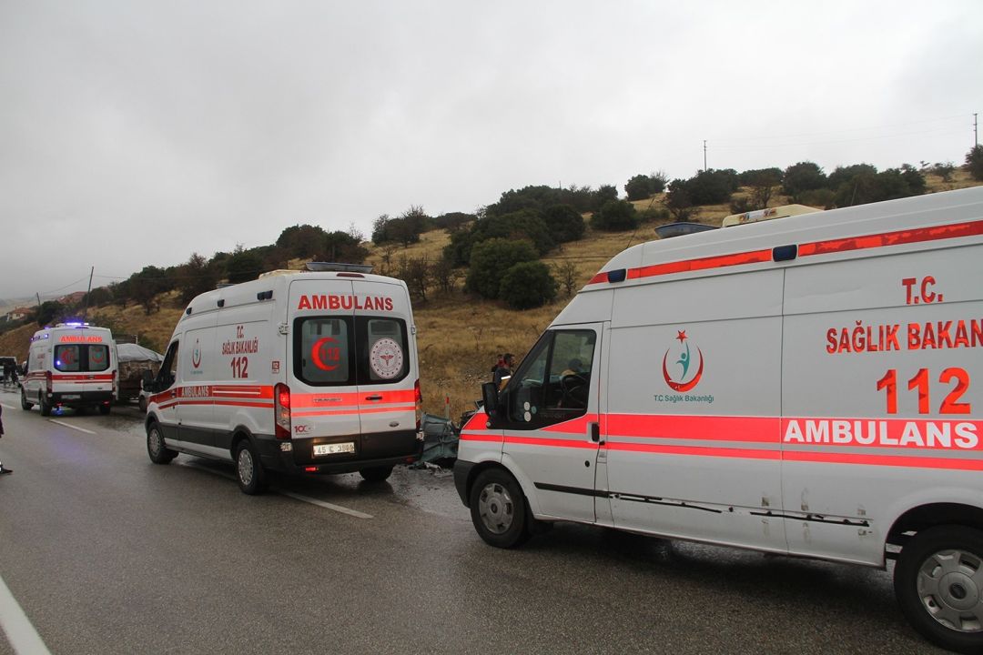 Turgutlu'ya geliyorlardı... 1 yaşındaki bebek öldü 5 kişi yaralandı