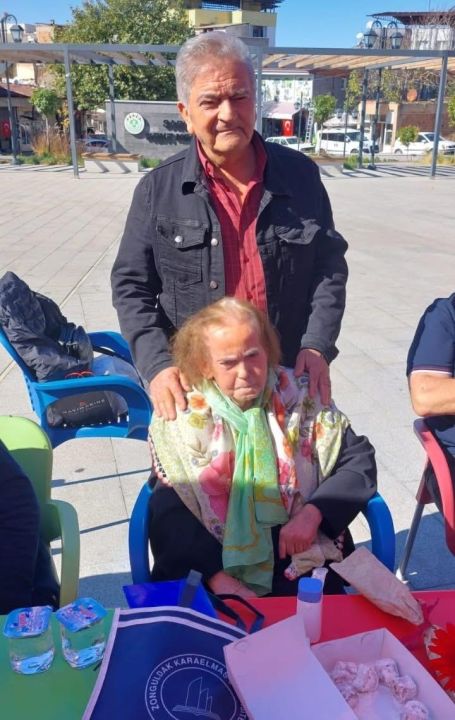 Manisa'da vefa örneği: 58 yıl sonra ilkokul öğretmenleriyle buluştular