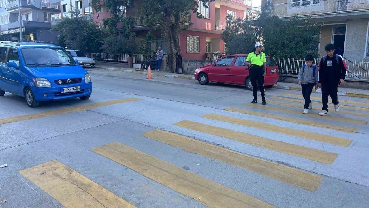 İlçede öğrenciler polis ve bekçilerle güvende