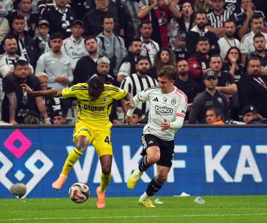 Trendyol Süper Lig: Beşiktaş: 2 - Fenerbahçe: 2 (İlk yarı)