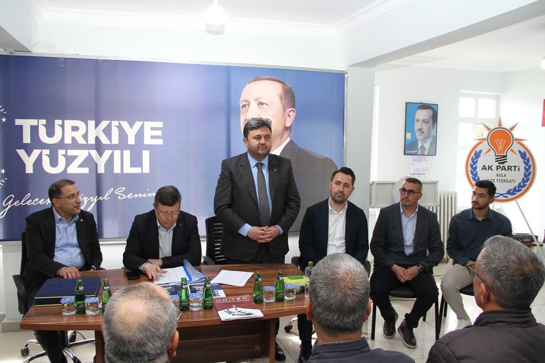 AK Parti Kula’da Mahalle Başkanları Toplantısı gerçekleştirildi