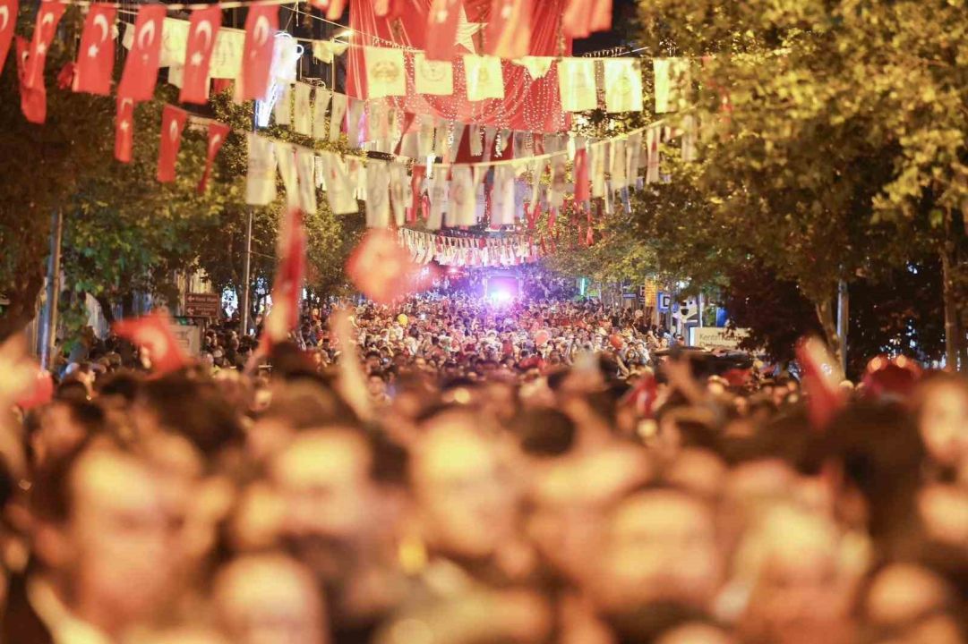 Mesir Fener Alayı şölene dönüştü