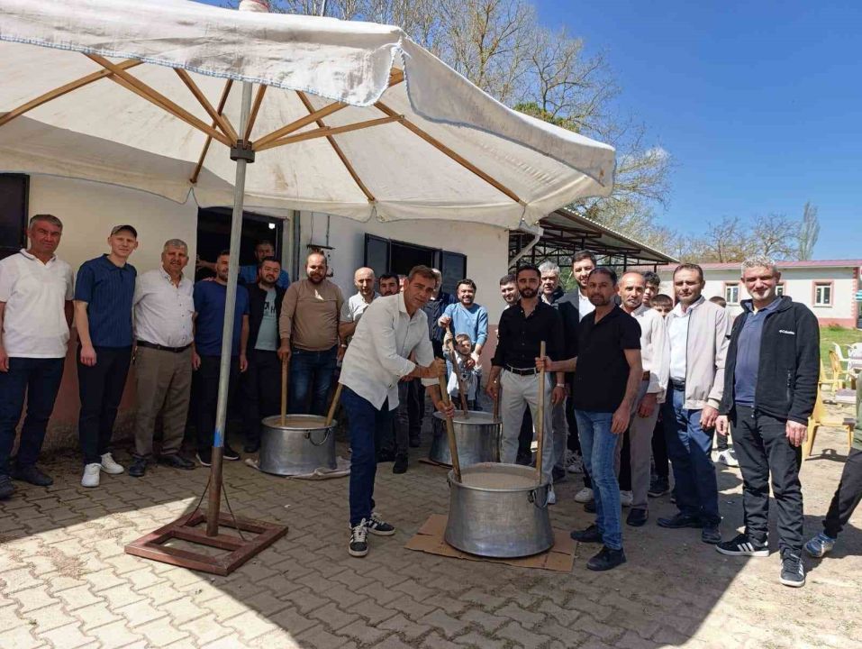 Gördes’te geleneksel köy hayrına yoğun katılım