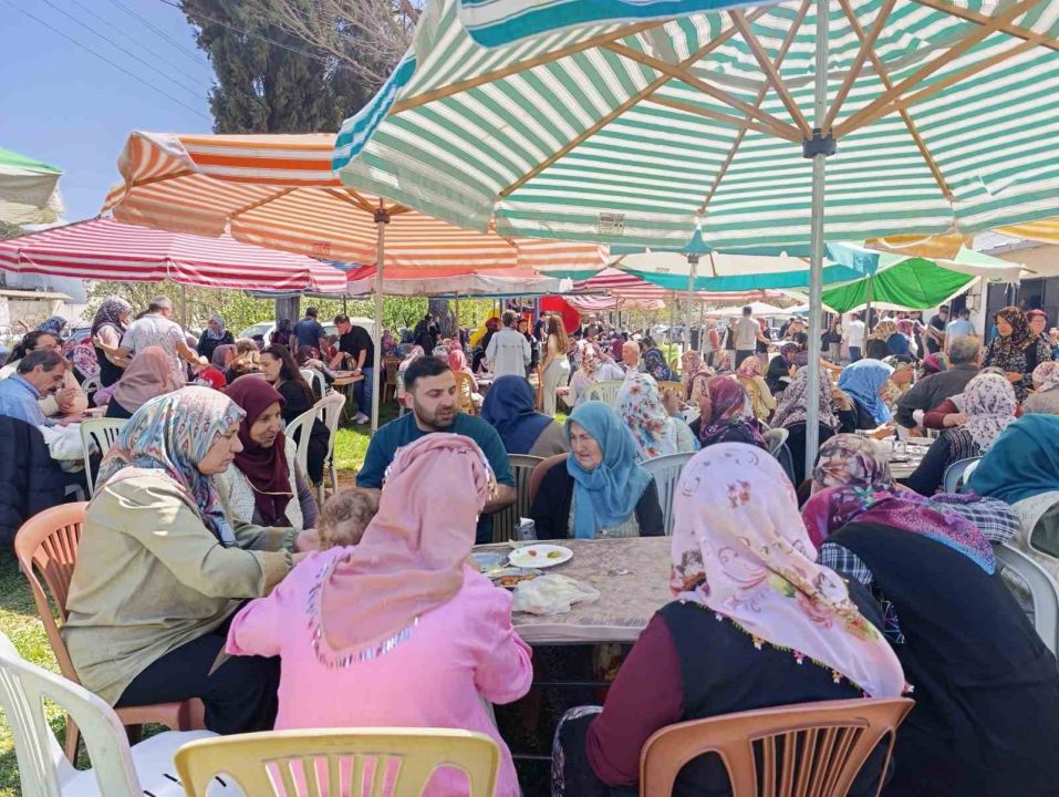 Gördes’te geleneksel köy hayrına yoğun katılım
