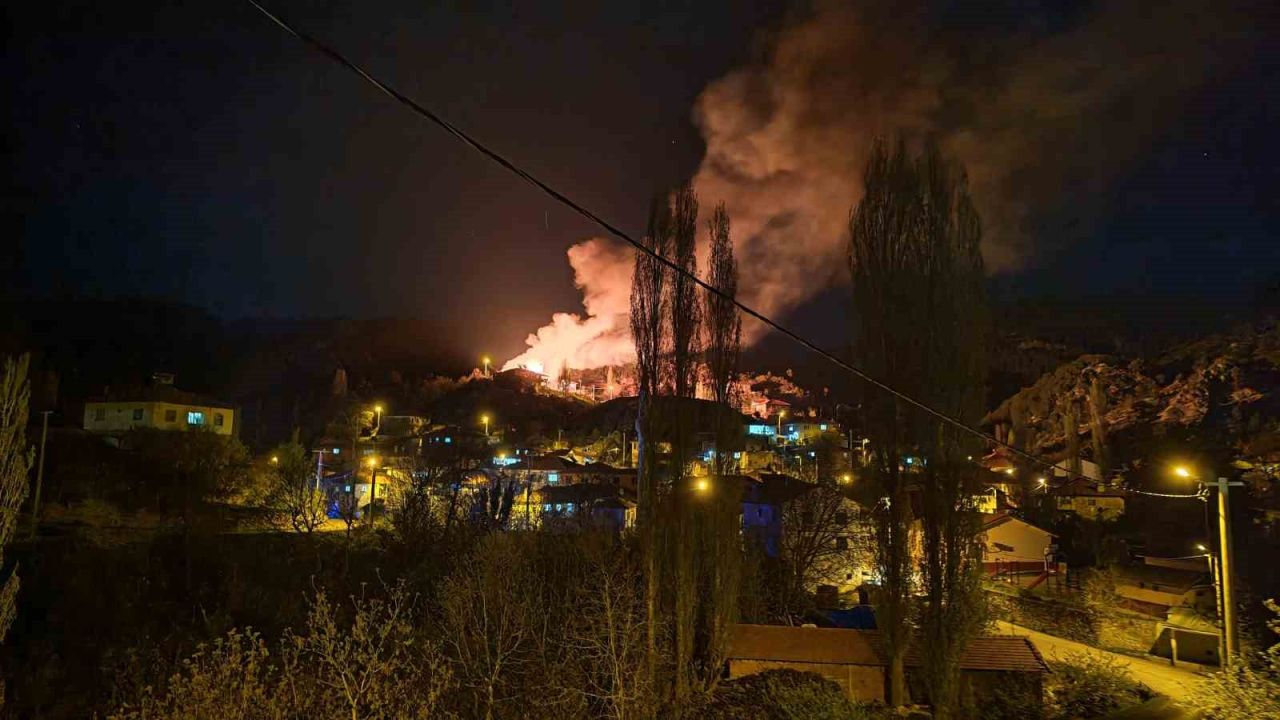 Korkutan ev yangını! Kullanılamaz hale geldi