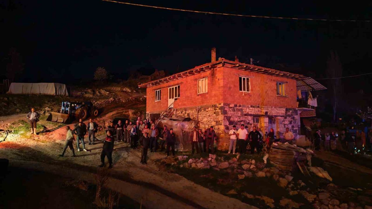 Korkutan ev yangını! Kullanılamaz hale geldi