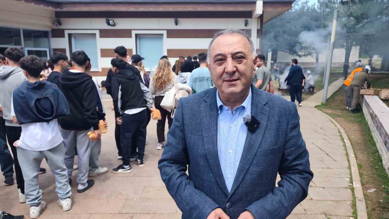 Gençler Spil’in zirvesinde ay yıldızlı bayrakla buluştu