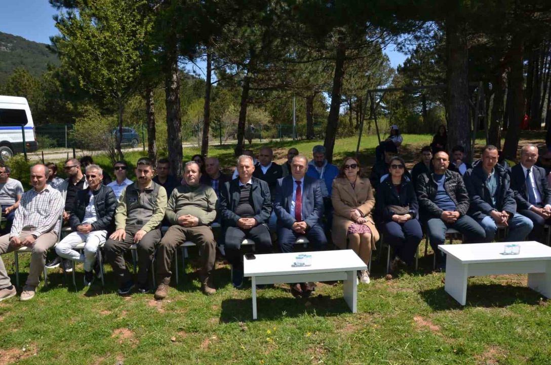 Gençler Spil’in zirvesinde ay yıldızlı bayrakla buluştu