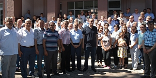 Alkışlarla uğurlandı