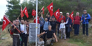 Zirve Dağcılık Sart’ta Cumhuriyete Saygı Yürüyüşüne katıldı