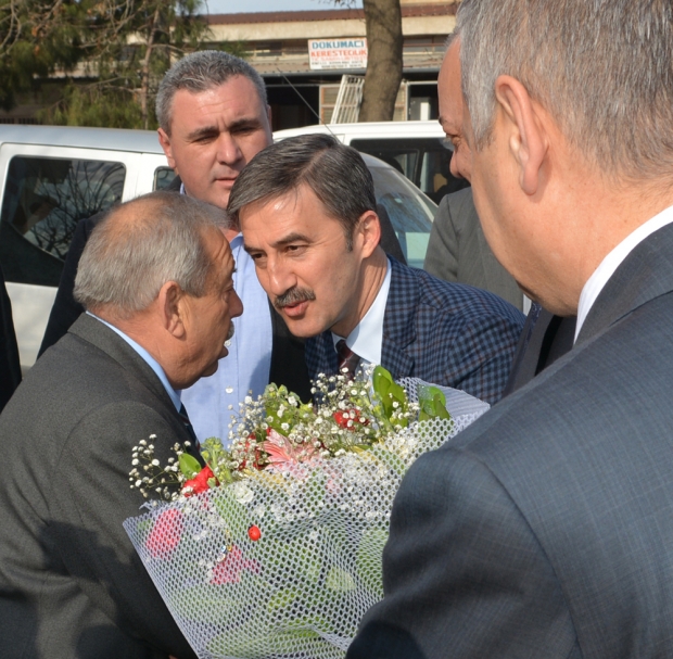 Ergün Turgutlu’da çiçeklerle karşılandı.(VİDEO-HABER)