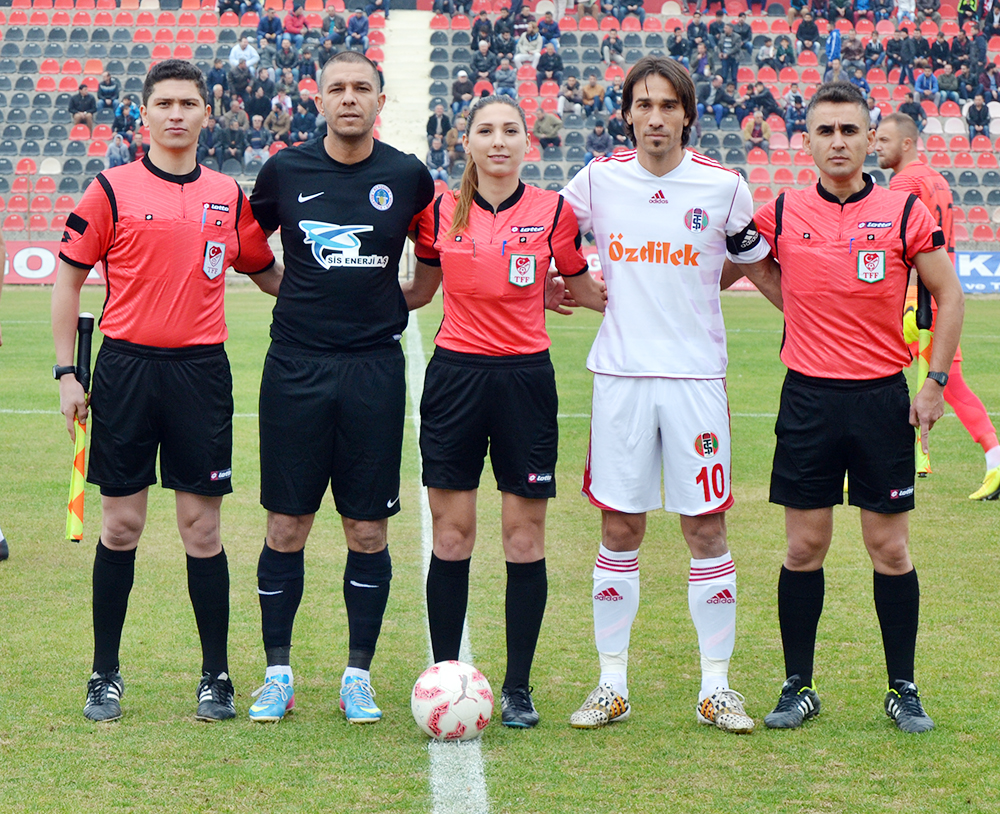 Turgutluspor canla başla zafere: 2-1 - GÜNCEL - Turgutlu Yankı