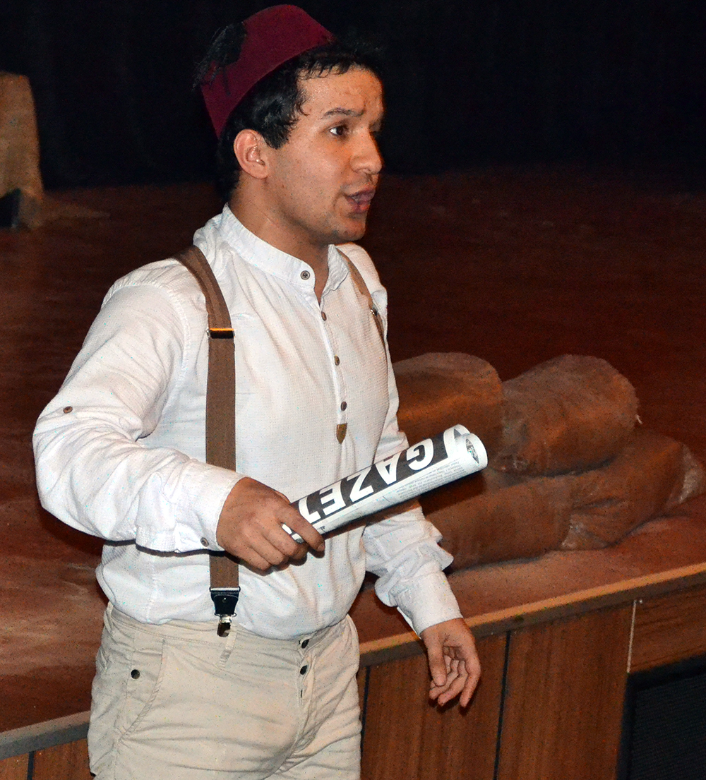 Gençlerin �Dönmeyi Düşünmeyenler� oyunu ayakta alkışlandı GÜNCEL