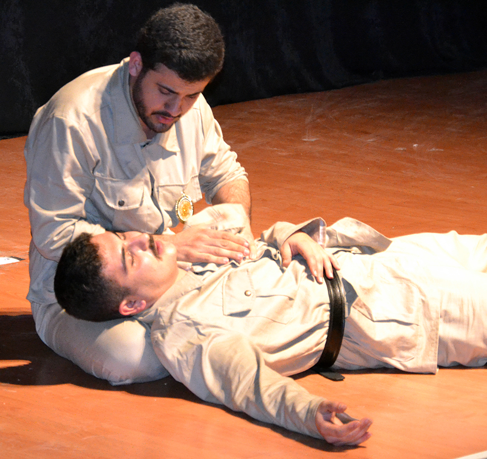 Gençlerin �Dönmeyi Düşünmeyenler� oyunu ayakta alkışlandı GÜNCEL