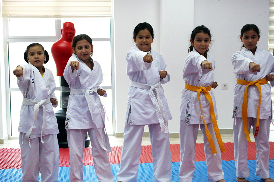 Bakan Kasapoğlu Turgutlu'da: 'Fidanıma iyi bakarsınız değil mi?'