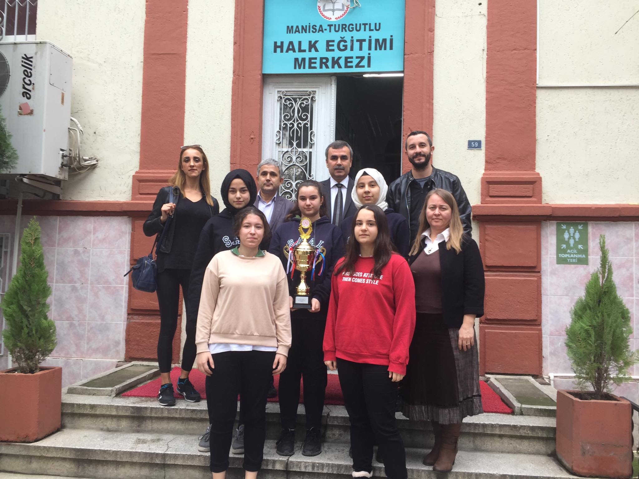Senem Aka Anadolu Lisesi masa tenisinde Manisa şampiyonu