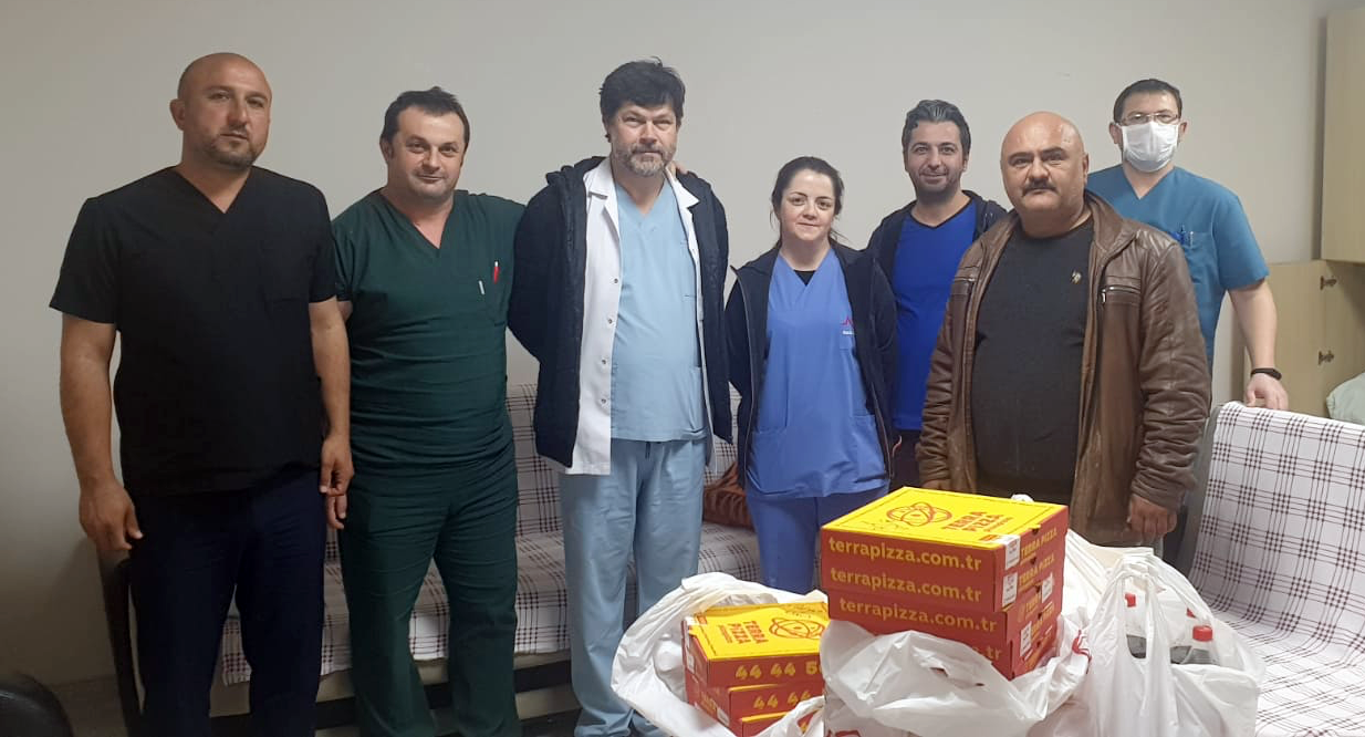 Terra Pizza'dan sağlık personellerine pizza ve tatlı ikramı GÜNCEL