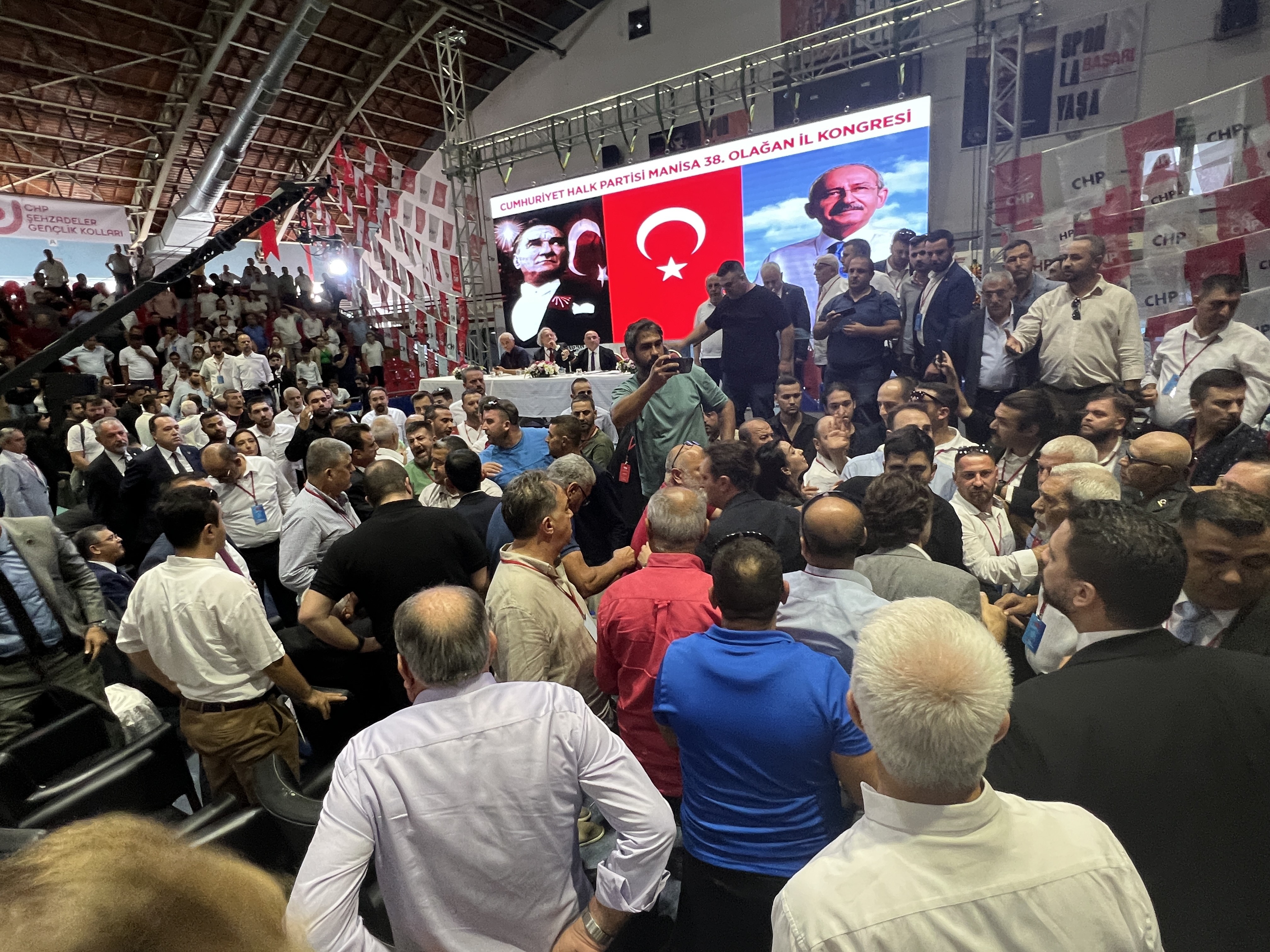 CHP Manisa il kongresinde arbede çıktı