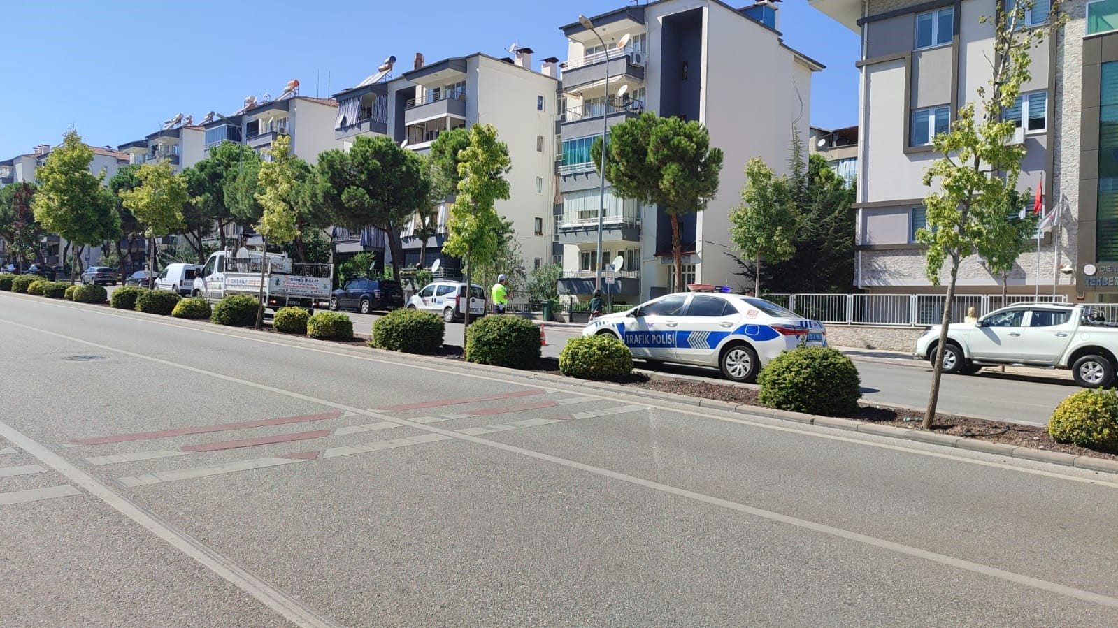 Kontrolden çıkan araç öğrenci ve velilere çarptı!