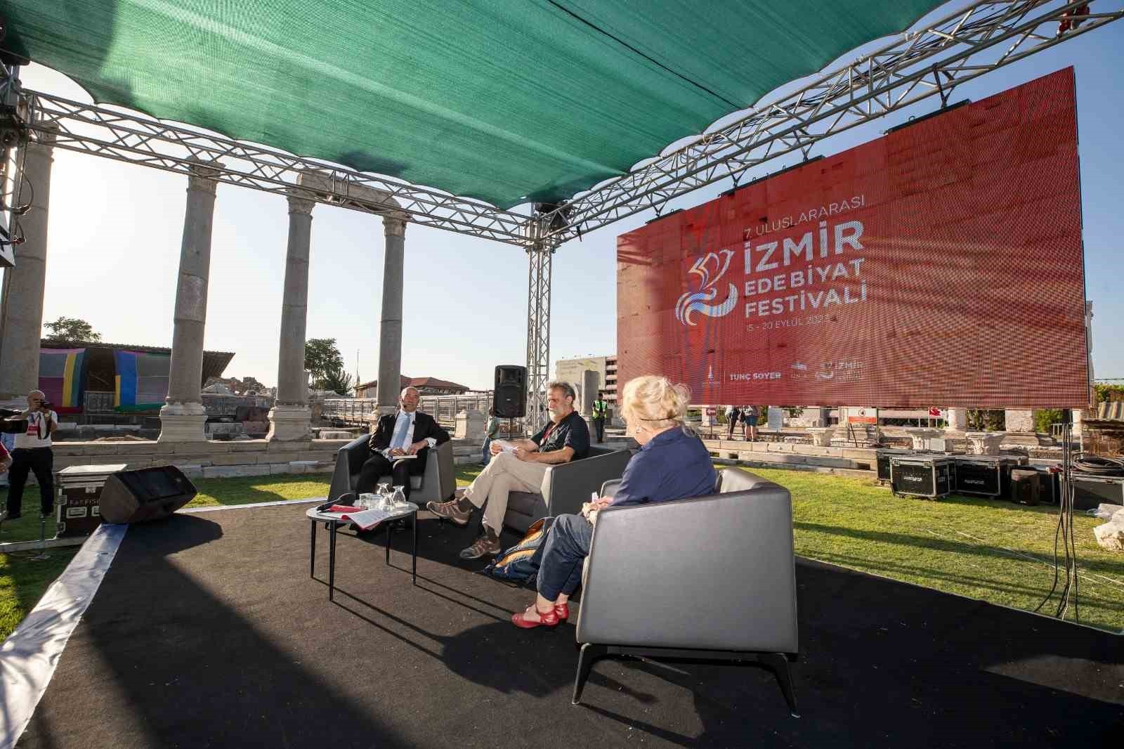 2023/09/7-uluslararasi-izmir-edebiyat-festivali-basladi-20230916AW03-2.jpg