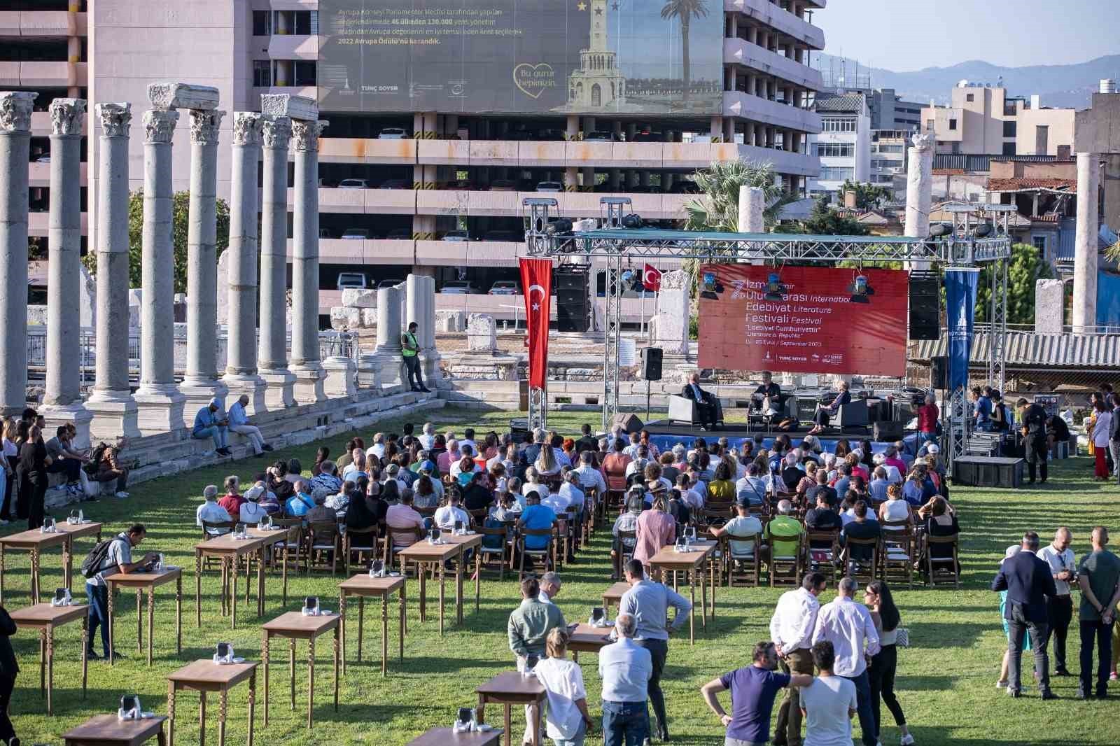 2023/09/7-uluslararasi-izmir-edebiyat-festivali-basladi-20230916AW03-3.jpg