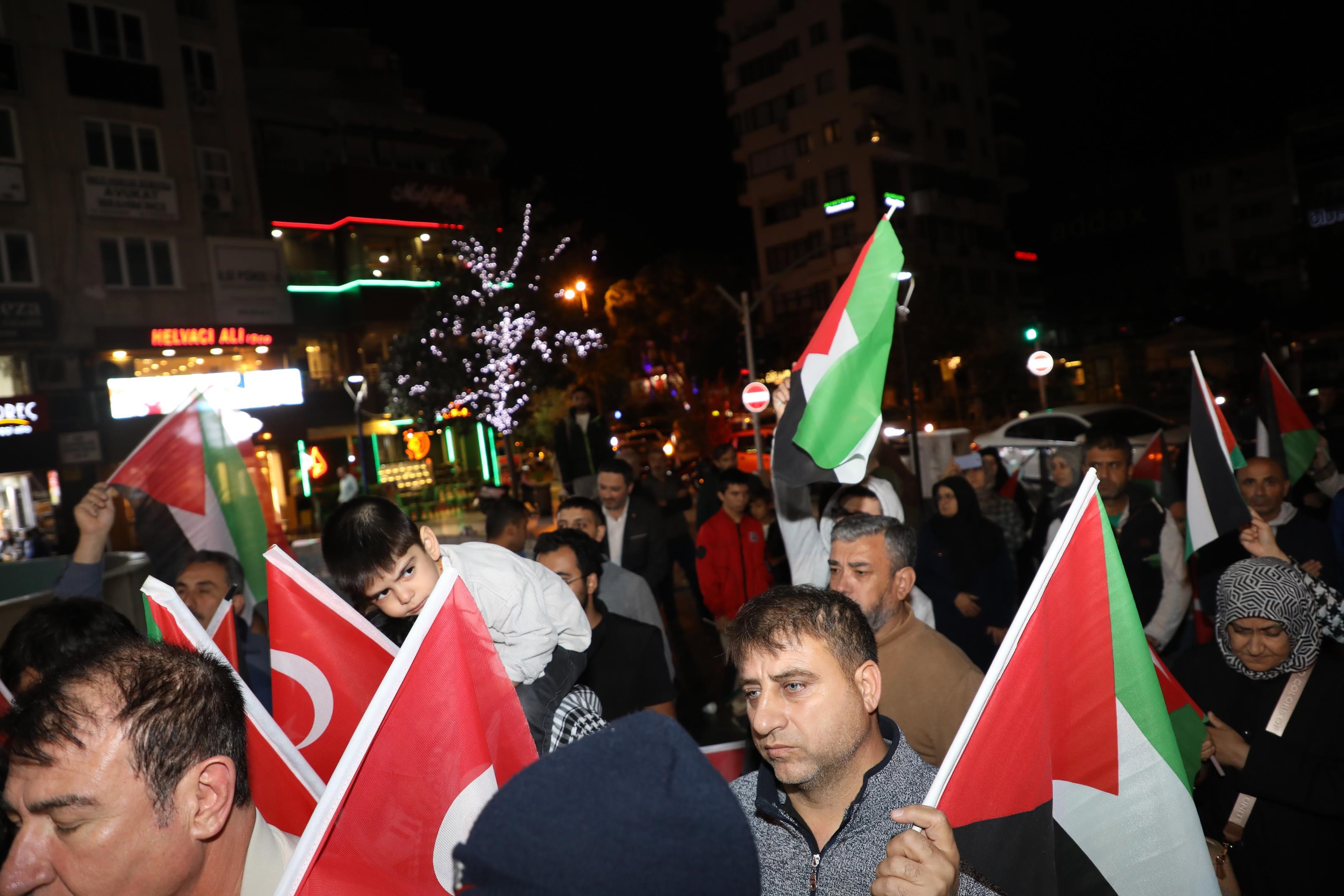 Manisa'da İsrail'e protesto Filistin'e destek