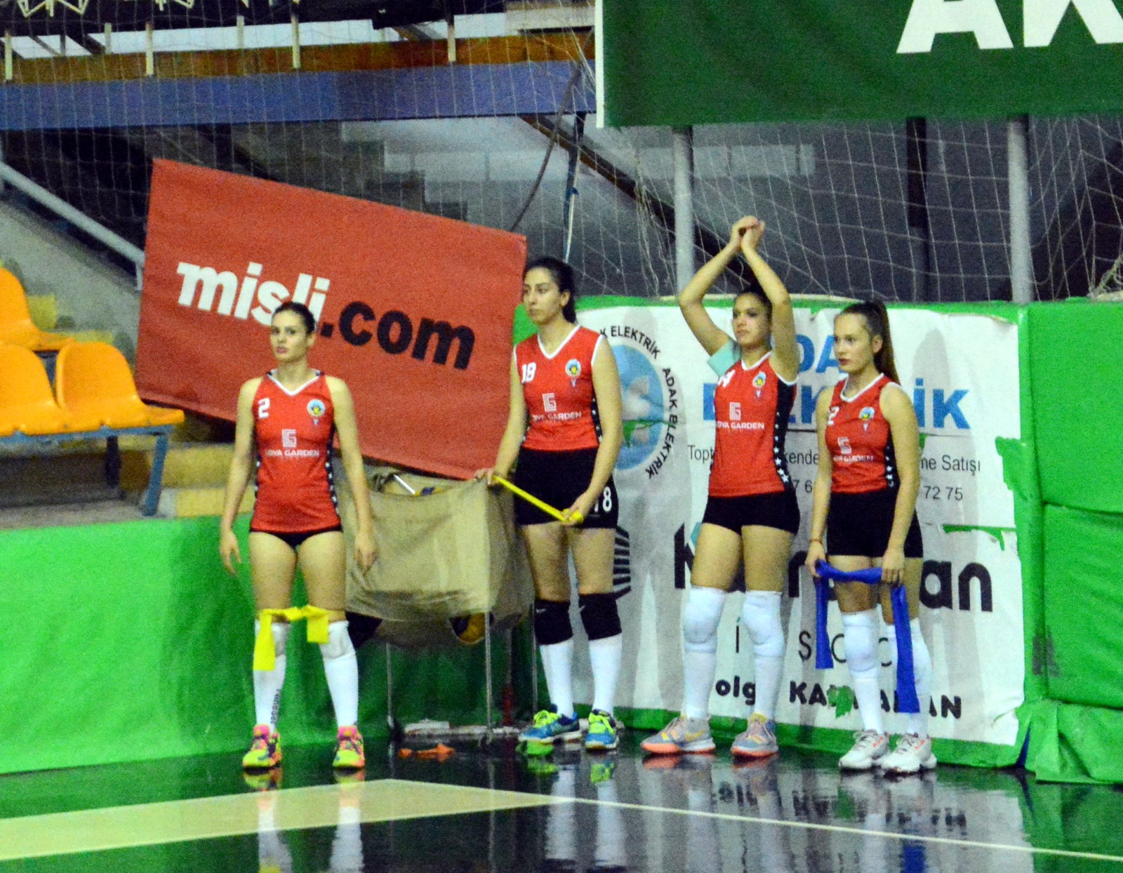 Turgutlu Belediyesi Kadın Voleybol Takımı, deplasmanda Akhisargücü'nü 3-2 yendi