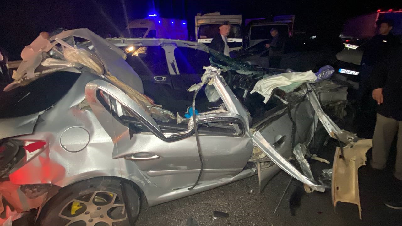 Kocaeli'de yola mazot döküldü! 26 araç kazaya karıştı 13 kişi yaralandı
