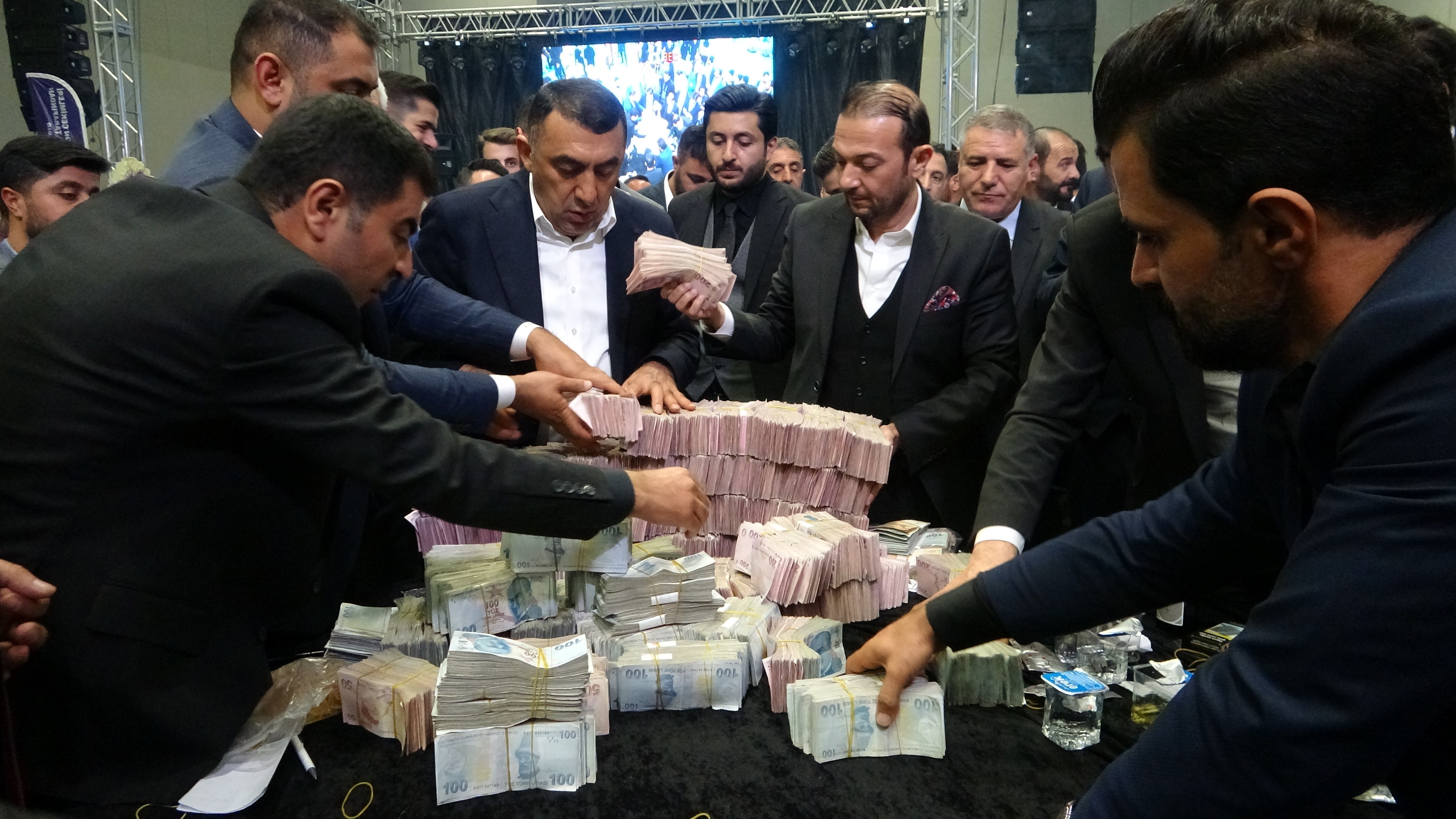 Damada 10 milyon TL geline kilolarca altın...
