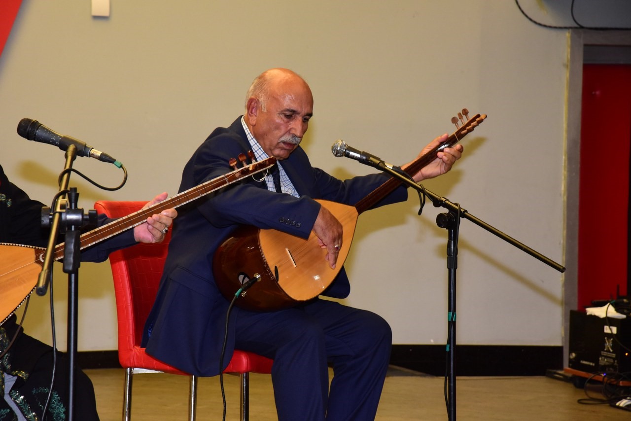 Manisa'da aşıklar hünerlerini sergiledi