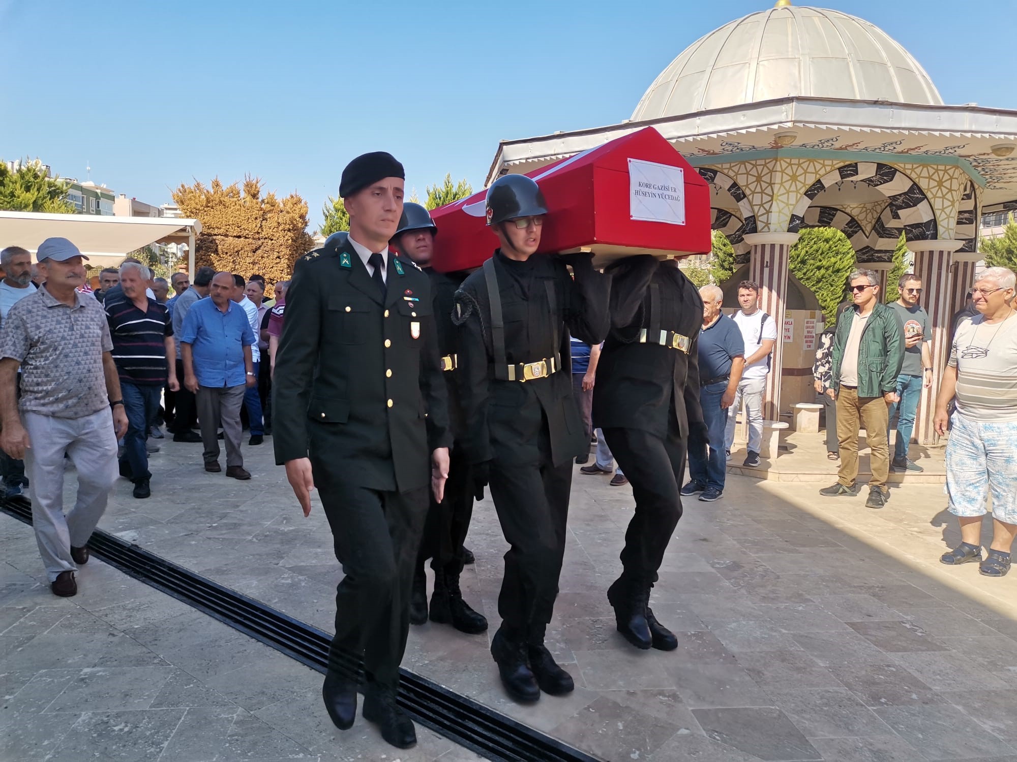 Kore gazisi gözyaşlarıyla son yolculuğuna uğurlandı