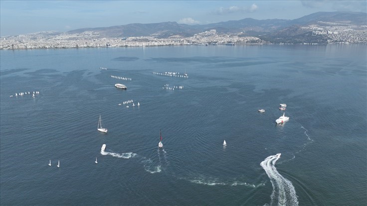İzmir'in ilçelerinde Cumhuriyet coşkusu