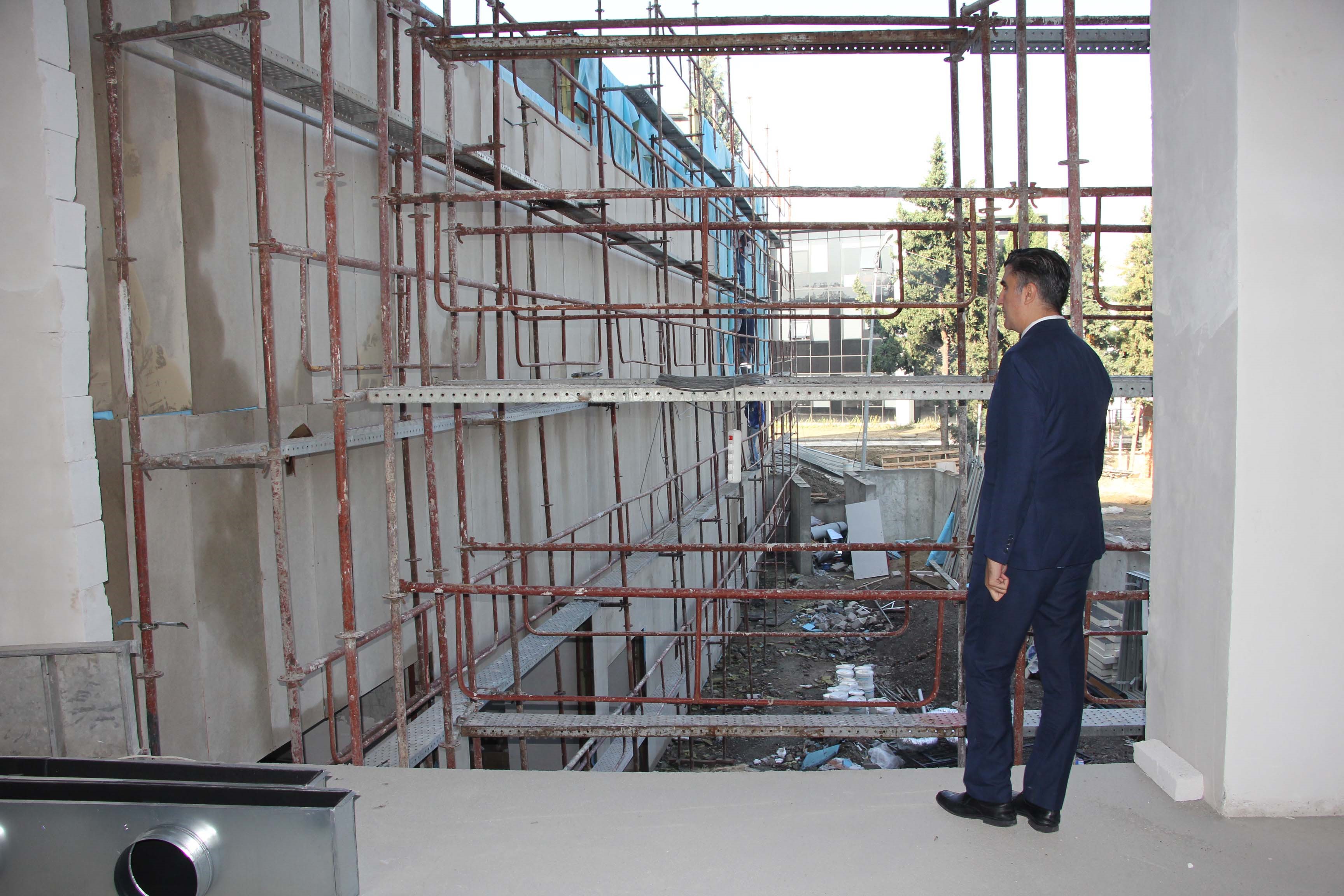 İnşaatı hızla yükseliyor: Manisa'ya dev kütüphane geliyor!