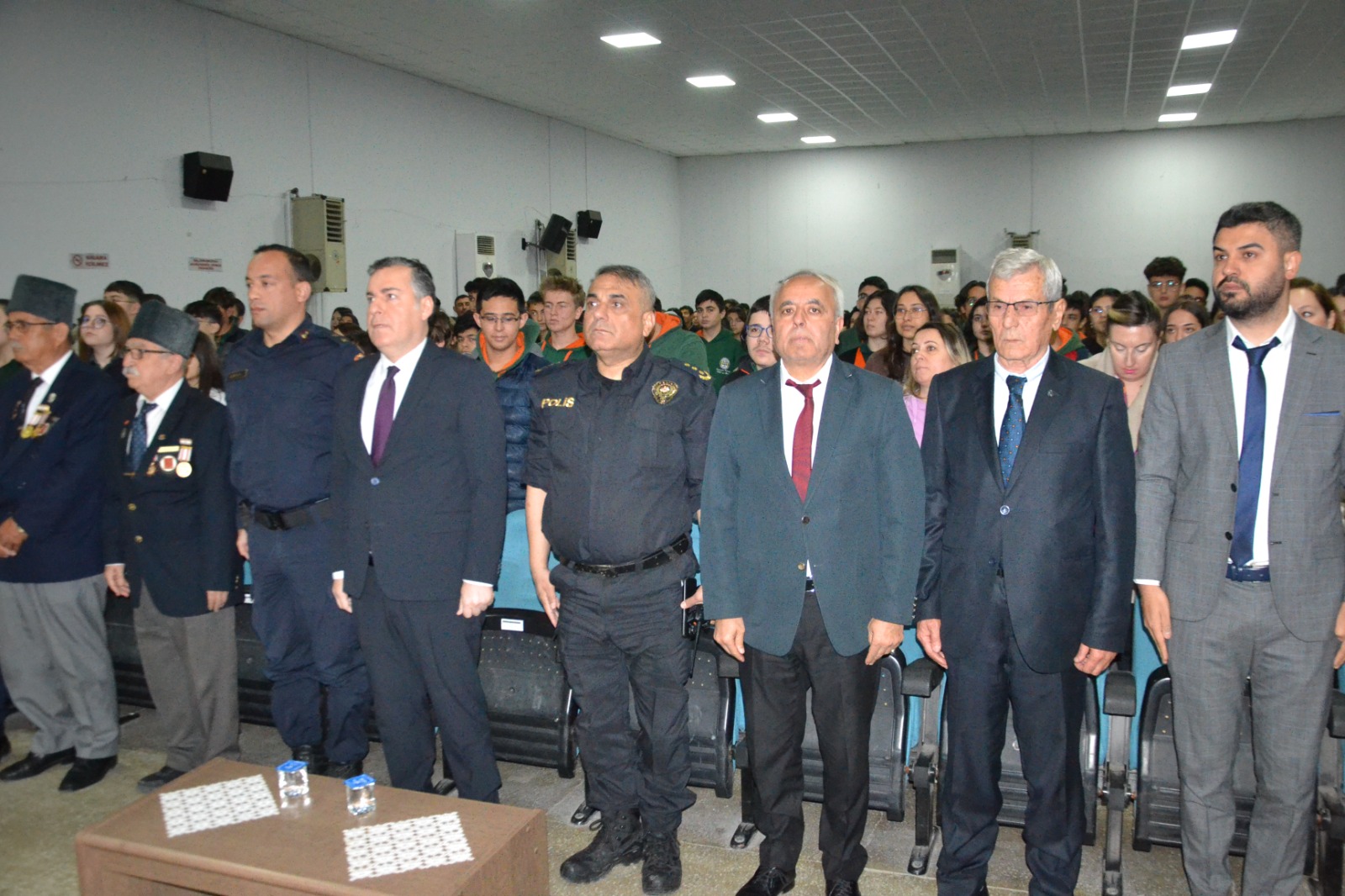 "Vatan ve Kahramanlık Buluşmaları" Ayakta Alkışlandı
