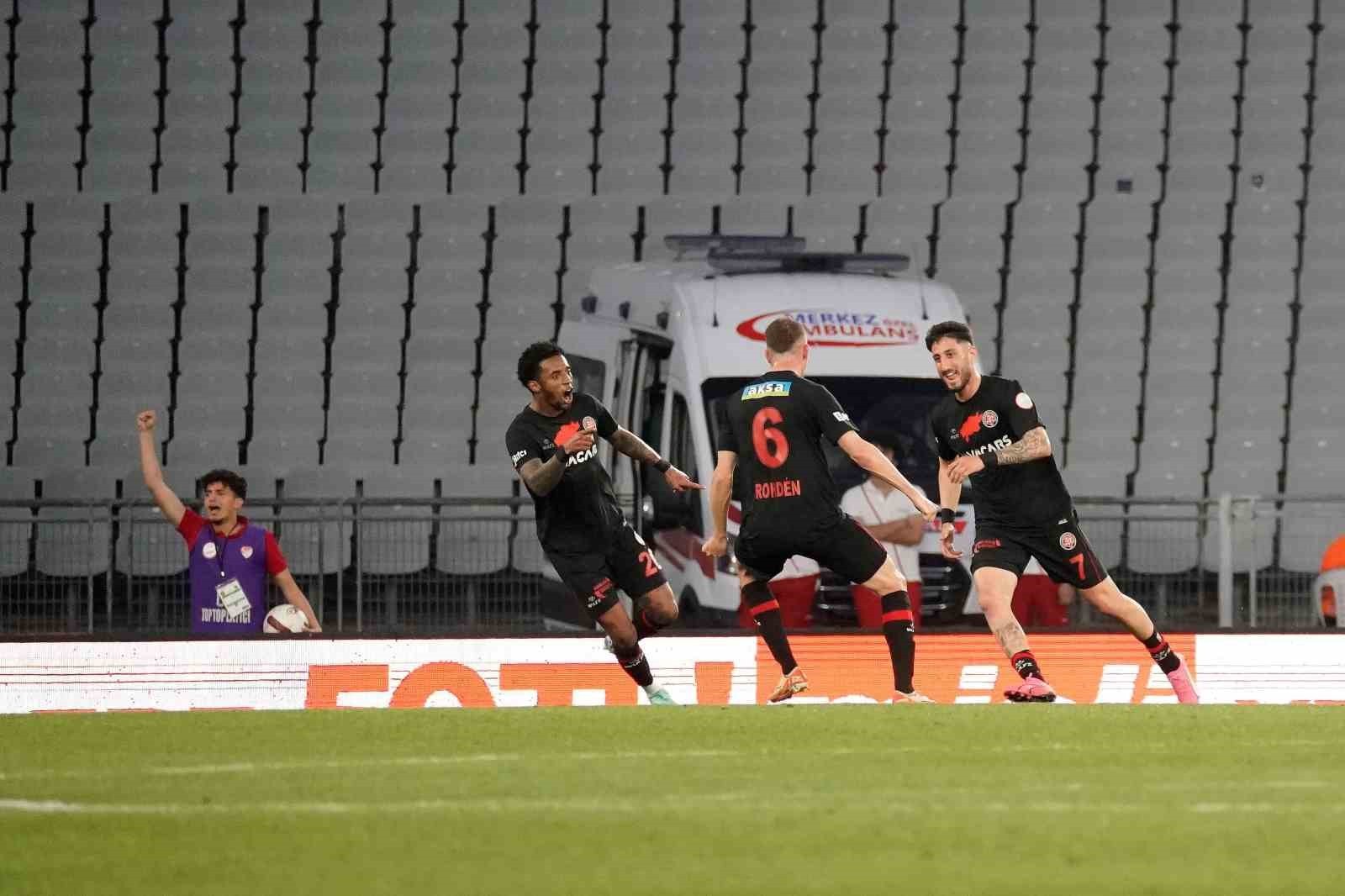Trendyol Süper Lig: Fatih Karagümrük: 1 - Fenerbahçe: 0
