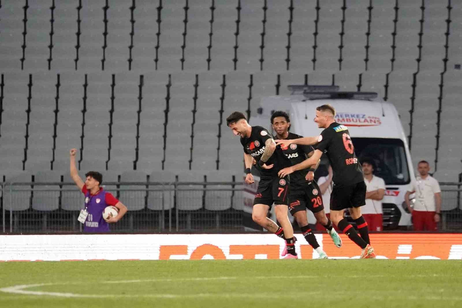 Trendyol Süper Lig: Fatih Karagümrük: 1 - Fenerbahçe: 0