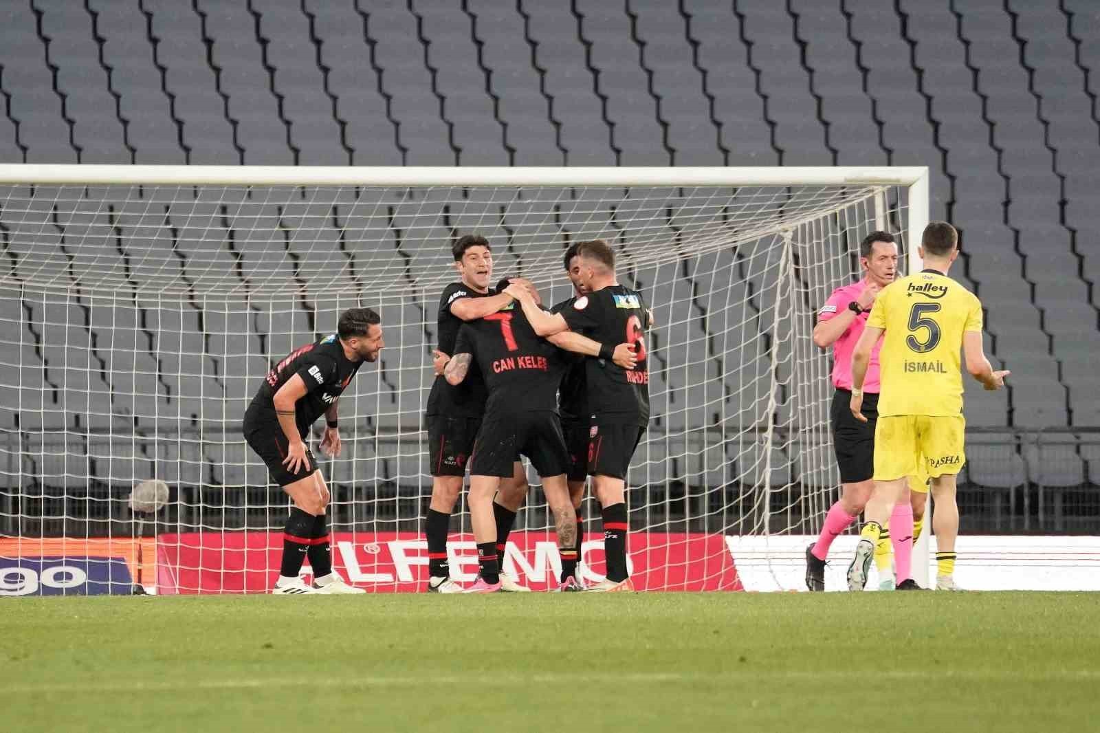 Trendyol Süper Lig: Fatih Karagümrük: 1 - Fenerbahçe: 0