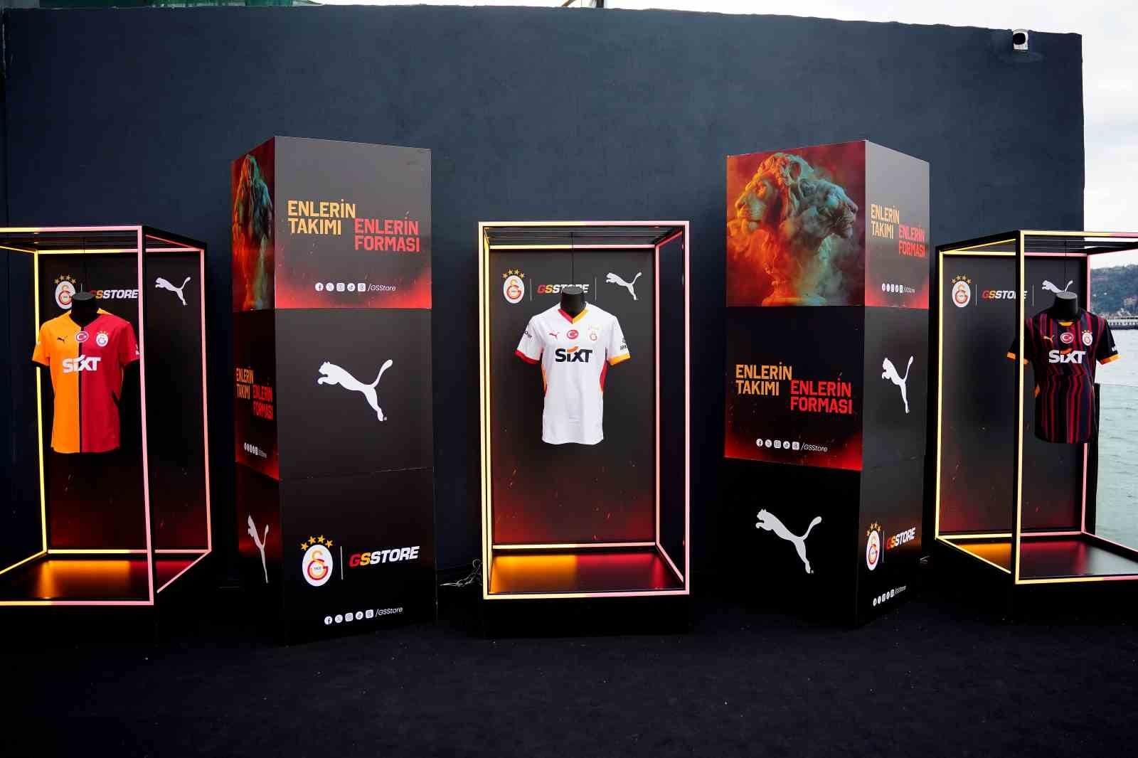 Galatasaray'da yeni sezon formaları tanıtıldı