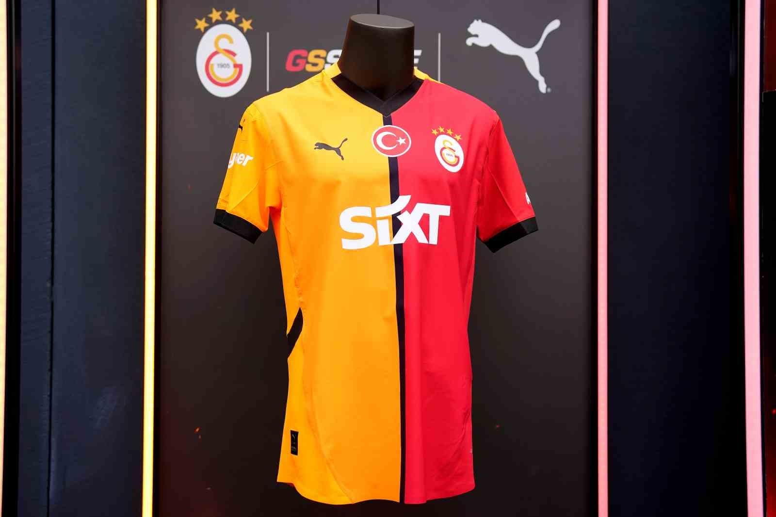 Galatasaray'da yeni sezon formaları tanıtıldı